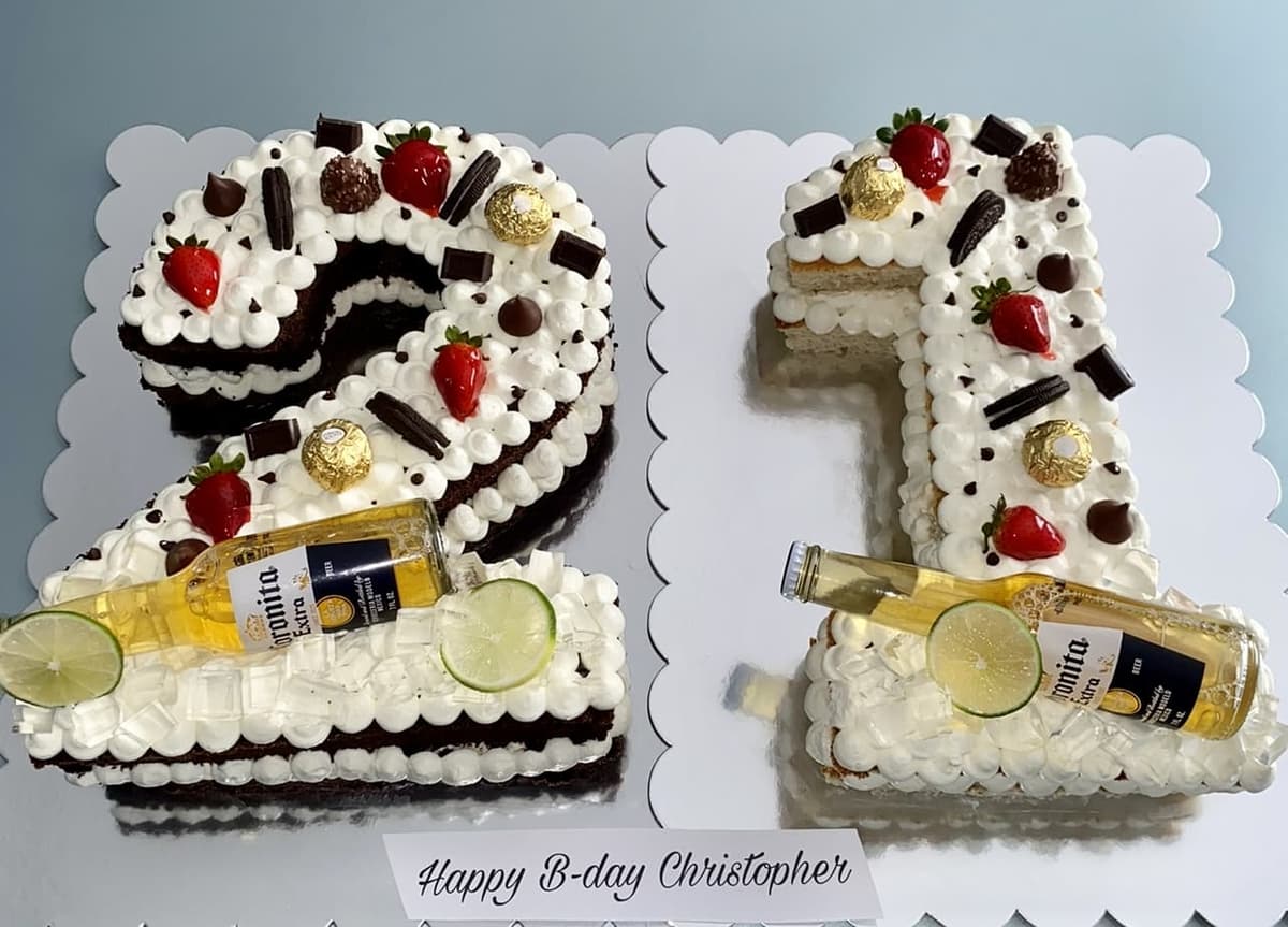 Delicious cake image 3 showcasing our bakery's craftsmanship